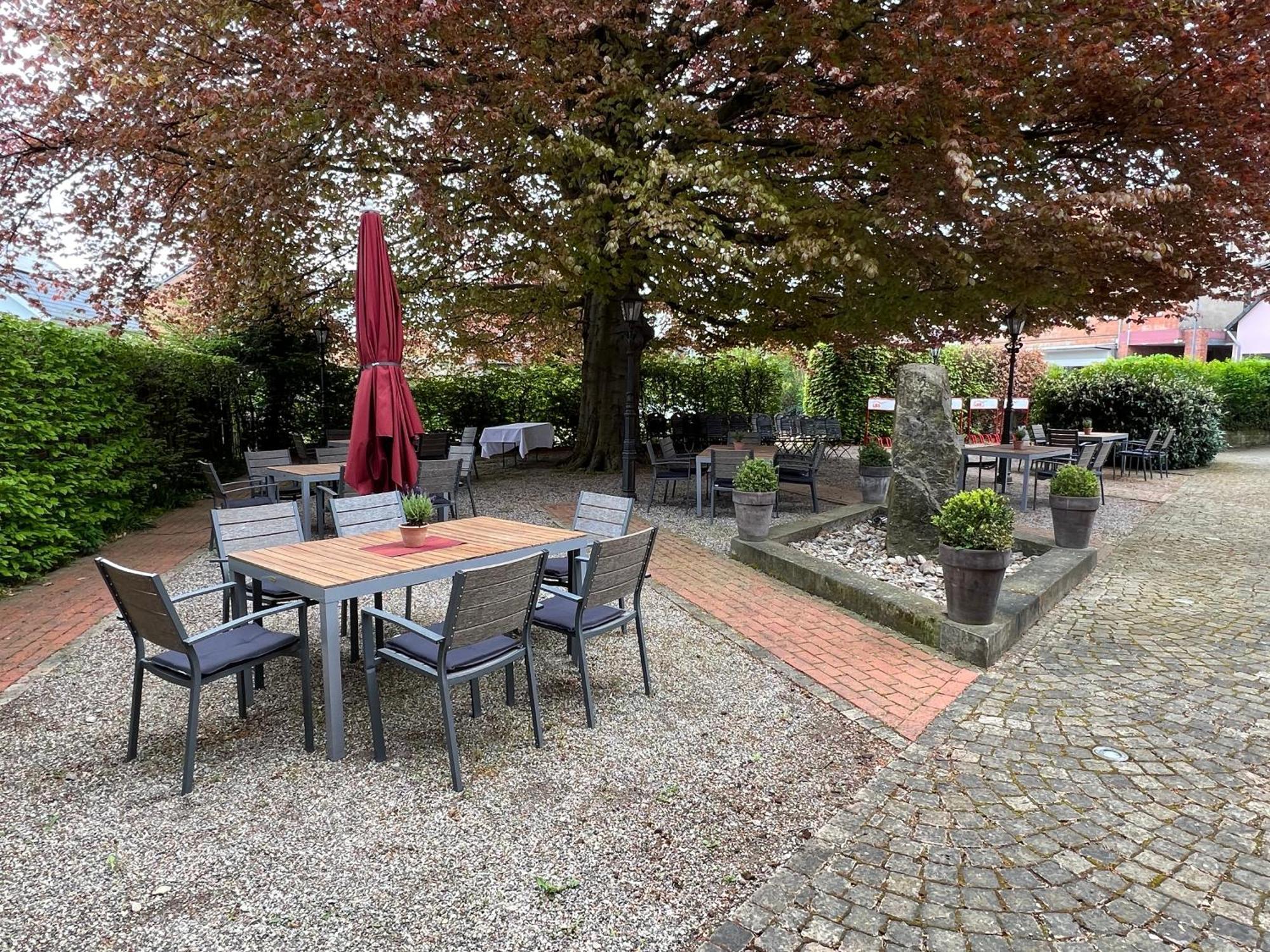 Hotel Und Restaurant Pinkenburg Wennigsen Exterior photo